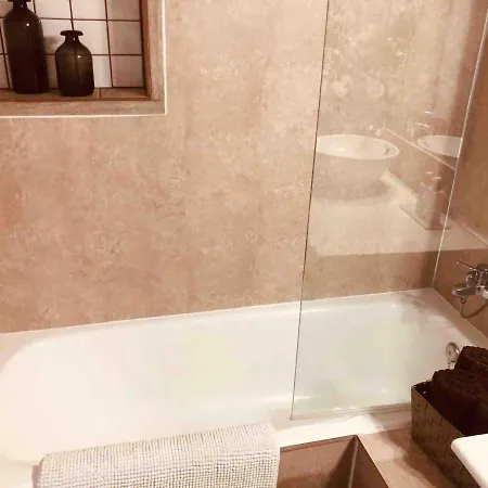 Lejlighed Lovely 2 Bed In *