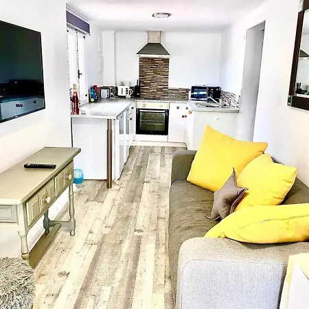Lejlighed Lovely 2 Bed In